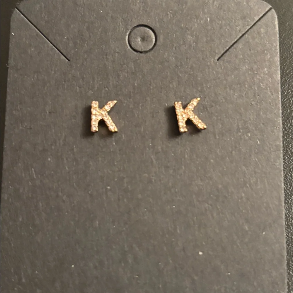 Claire's Gold 'K' Stud Earrings - Picture 2 of 2